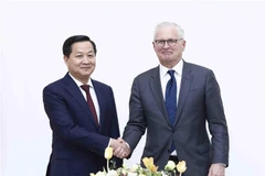 Phó Thủ tướng Lê Minh Khái đón ông John Neuffer, Hiệp hội Công nghiệp bán dẫn Hoa Kỳ (SIA) . (Ảnh: An Đăng/TTXVN)