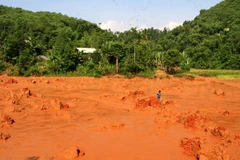 Tập trung khắc phục sự cố vỡ đập chứa chất thải bùn đỏ tại Yên Bái