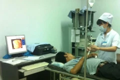 Gắp thành công que tăm dài 8cm cắm sâu vào thành hành tá tràng