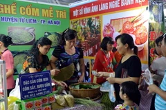 Ngồi nghe “lúa non” kể chuyện quảng bá cho cốm mộc Mễ Trì