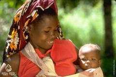 Tổ chức triển lãm ảnh “Cứu từng phụ nữ, Cứu từng đứa trẻ” tại Hà Nội