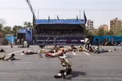 Hiện trường vụ tấn công nhằm vào lễ diễu binh ở thành phố Ahvaz, Iran ngày 22/9. (Nguồn: AFP/TTXVN)