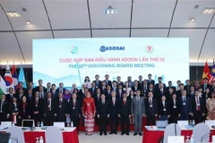 Các thành viên Ban Điều hành ASOSAI chụp ảnh chung. (Ảnh: Phương Hoa/TTXVN)