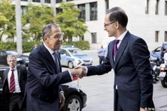 Ngoại trưởng Đức Heiko Maas đón người đồng cấp Nga Sergey Lavrov. (Nguồn: dw.com)