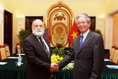 Thứ trưởng Ngoại giao Việt Nam Phạm Quang Vinh (phải) và Thứ trưởng Ngoại giao Venezuela Rubén Darío Molina tại phiên tham khảo chính trị giữa hai nước. (Ảnh: Nguyễn Dân/TTXVN)