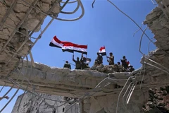 Binh sỹ Chính phủ Syria làm nhiệm vụ tại thành phố Quneitra. (Nguồn: AFP/TTXVN)