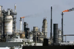 Giá dầu thế giới tăng sau tiến triển đàm phán thương mại Mỹ-Trung