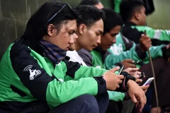 Lái xe Grab trên một đường phố ở Jakarta, Indonesia. (Nguồn: AFP/TTXVN)