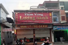 Quảng Ninh: Truy tìm đối tượng sử dụng súng cướp tiệm vàng