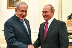 Trong ảnh: (tư liệu) Tổng thống Nga Vladimir Putin (phải) và Thủ tướng Israel Benjamin Netanyahu (trái) tại cuộc gặp ở Moskva, Nga, ngày 11/7/2018. (Nguồn: AFP/TTXVN)