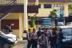 Indonesia bắt giữ 43 nghi can vụ đánh bom liều chết trên đảo Sumatra