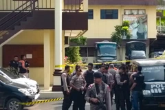 Indonesia bắt giữ 43 nghi can vụ đánh bom liều chết trên đảo Sumatra