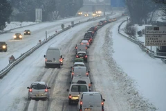 Tuyết rơi dày ở Đông Nam nước Pháp gây thiệt hại nặng