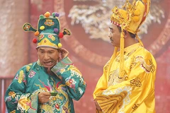 Nghệ sỹ Quang Thắng (trái) trong chương trình Táo quân 2017. (Ảnh: VFC)