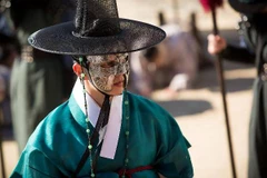 "Mặt nạ quân chủ" sẽ được phát sóng từ 4/5 trên kênh VTV3. (Ảnh: VTV)