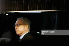 Nhà văn Noah Gordon.