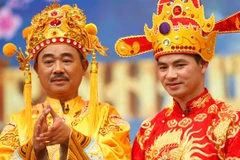 Ngọc hoàng Quốc Khánh và Nam Tào Xuân Bắc trong chương trình Táo quân 2017. (Ảnh: VFC)