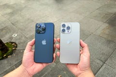 Sáng 22/9, bộ tứ iPhone 15 đã chính thức được mở bán trên toàn thế giới. Như thường lệ, mẫu iPhone 15 Pro Max luôn xếp đầu bảng về mức độ quan tâm cũng như đặt mua từ người dùng. (Ảnh: PV/Vietnam+)