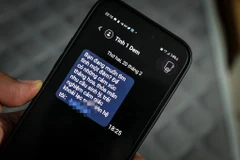 Nhiều người nhận được tin nhắn spam với nội dung mời chào click vào đường link lạ. (Ảnh: Minh Sơn/Vietnam+)