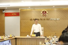 Bộ trưởng Bộ Thông tin và Truyền thông Nguyễn Mạnh Hùng chủ trì phiên họp. (Ảnh: PV/Vietnam+)
