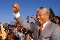 Nelson Mandela: Người hùng mang dân chủ đến cho Nam Phi 