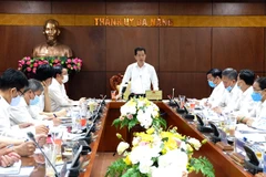 Phó Bí thư Thường trực Thành ủy Nguyễn Văn Quảng chủ trì buổi làm việc về tình hình triển khai xây dựng thành phố thông minh và phát triển công nghiệp công nghệ thông tin. (Nguồn: danang.gov.vn)