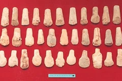 Công cụ đá tìm thấy tại di chỉ Lung Leng được trưng bày ở Bảo tàng Lịch sử Việt Nam. (Nguồn: Bảo tàng Lịch sử Việt Nam)