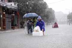 Nước ngập sâu các tuyến phố ở thành phố Hà Tĩnh. Ảnh minh họa. (Ảnh: Công Tường/TTXVN)