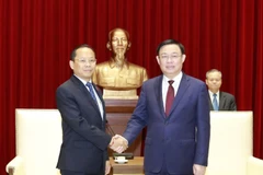 Sáng 12/8/2020, tại Trụ sở Thành ủy, Ủy viên Bộ Chính trị, Bí thư Thành ủy Hà Nội Vương Đình Huệ tiếp Đại sứ Vương quốc Campuchia tại Việt Nam Chay Navuth. (Ảnh: Văn Điệp/TTXVN)