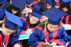 [Photo] Khai bút đầu Xuân tại Khu tưởng niệm Vương triều nhà Mạc