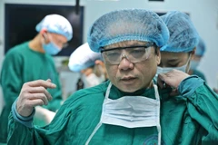 Năm 2020, Phó Giáo sư, Tiến sỹ Trần Ngọc Lương được Chủ tịch nước phong tặng danh hiệu Anh hùng Lao động thời kỳ đổi mới. (Ảnh: Minh Quyết/TTXVN) 