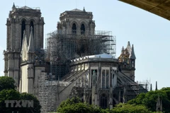 Nhà thờ Đức Bà tại Paris được tu sửa sau vụ cháy kinh hoàng ngày 31/5. (Ảnh: AFP/TTXVN)