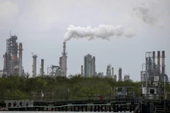 Một nhà máy lọc dầu ở gần Corpus Christi, bang Texas, Mỹ. (Ảnh: AFP/TTXVN) 