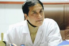 Giáo sư, tiến sỹ, nhà giáo nhân dân, bác sỹ Trịnh Hồng Sơn, Phó Giám đốc Bệnh viện Việt Đức, Giám đốc Trung tâm Điều phối tạng Quốc gia, là chuyên gia đầu ngành về phẫu thuật tiêu hóa của Việt Nam và là thành viên chính thức của Hội Phẫu thuật Pháp hiện n