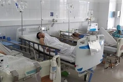 Các bệnh nhân bị ngộ độc được điều trị tại Bệnh viện Đa khoa Đà Nẵng. (Nguồn: TTXVN)