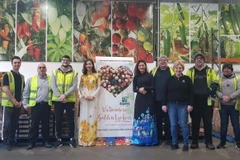 Quảng bá vải U hồng Việt Nam tại Australia. (Ảnh: Diệu Linh/TTXVN)