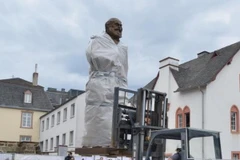 Bức tượng đồng nặng 3 tấn, cao 5,5m, tạc hình Karl Marx. (Nguồn: AFP/Getty Images)