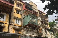 Đơn nguyên 1, 3 tập thể Bộ Tư pháp (Hà Nội) nằm trong danh sách 4 chung cư cũ cấp độ D. (Ảnh: Minh Nghĩa/TTXVN) 