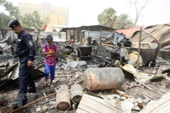 Hiện trường đổ nát sau một vụ tấn công bằng rocket ở Baghdad, Iraq. (Nguồn: AFP/TTXVN)
