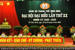 Đoàn chủ tịch tại Đại hội. (Ảnh: Minh Đức/TTXVN)