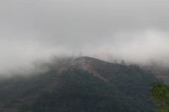 Thời tiết xấu tại khu vực tìm kiếm công nhân mất tích ở thủy điện Rào Trăng 3. (Ảnh: Lê Lâm/TTXVN)