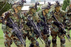 Binh sỹ thuộc Lực lượng Mỹ tại Hàn Quốc (USFK) làm nhiệm vụ tại căn cứ quân sự Yongsan, Seoul, Hàn Quốc. (Nguồn: AFP/TTXVN) 