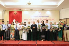  Ban Chấp hành Hội Văn nghệ dân gian Việt Nam nhiệm kỳ VIII (2020-2025) ra mắt Đại hội (Ảnh: Thành Đạt/TTXVN)