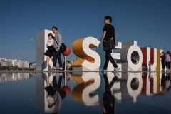 Du khách tham quan một biểu tượng của thành phố Seoul, Hàn Quốc, (Nguồn: AFP)