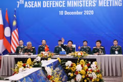 Đại tướng Ngô Xuân Lịch, Ủy viên Bộ Chính trị, Phó Bí thư Quân ủy Trung ương, Bộ trưởng Quốc phòng Việt Nam khai mạc hội nghị. (Ảnh: Dương Giang/TTXVN)