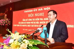 Bí thư Thành ủy Hà Nội Vương Đình Huệ phát biểu tại hội nghị. (Nguồn: TTXVN)