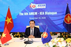 Thứ trưởng Bộ Công thương Đặng Hoàng An chủ trì hội nghị tại điểm cầu Hà Nội (Việt Nam). (Ảnh: Phan Tuấn Anh/TTXVN)