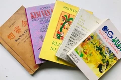 Các bản dịch Truyện Kiều được giới thiệu tại một triển lãm. (Nguồn: Vietnam+)