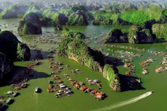 1- Một góc đảo Cát Bà nhìn từ trên cao. (Nguồn: TTXVN)