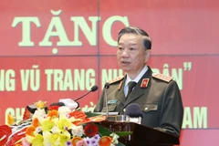 Bộ trưởng Bộ Công an Tô Lâm phát biểu, phát động đợt học tập chính trị, thực hiện công tác tri ân, đền ơn đáp nghĩa đối với lực lượng Công an chi viện chiến trường miền Nam; đồng thời, phát động ủng hộ đồng bào miền Trung bị lũ lụt. (Ảnh: Doãn Tấn/TTXVN)